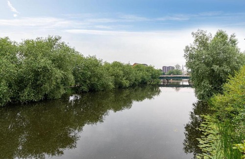 Bedford Apartamento | Riverside Balcony Apartment With Parking