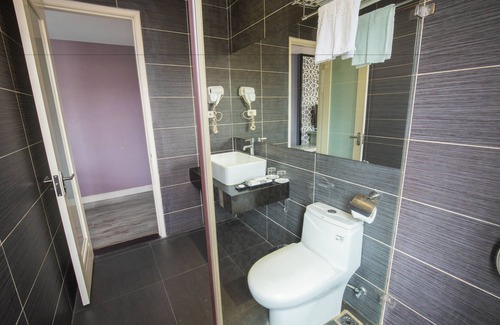 Hai Ba Trung Hotel | Riverside Boutique Hotel
