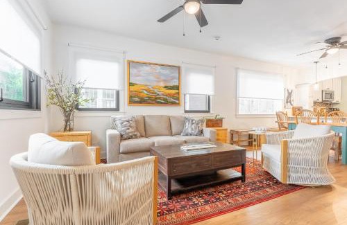 East Hill Casa | Riverside Bungalow