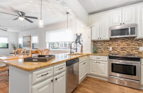 East Hill Casa | Riverside Bungalow