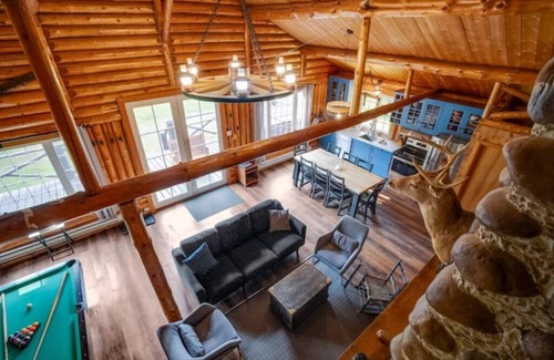 Saint-Raymond Cabina | Escape to Nature with Hot Tub & Lake Access