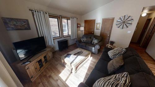 Red River Casa | Riverside Cabin - Pet Friendly - On the River - Hot Tub - WiFi - Washer - Dryer - Grill