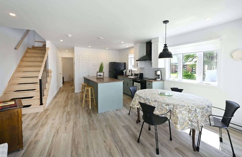 Isle aux Coudres Apartamento | Riverside Condo with Pool - Les Voitures d'Eau