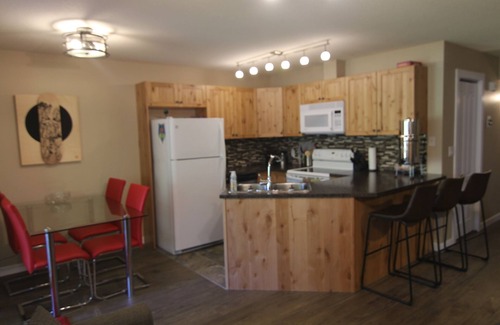 East Kootenay Casa | Riverside Condo. Perfecto para tu próxima aventura.