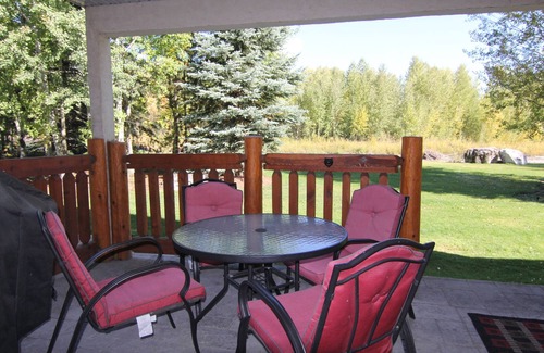 East Kootenay Casa | Riverside Condo. Perfecto para tu próxima aventura.
