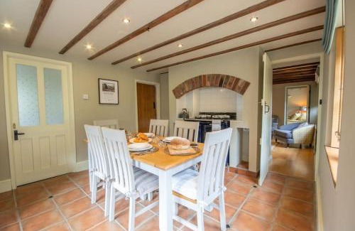 Alstonfield Casa | Riverside Cottage Alstonefield Peak District