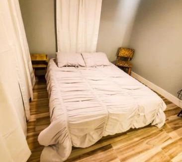 Edgewood Casa | Riverside Cottage in the City Woods