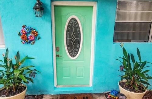 Edgewood Casa | Riverside Cottage in the City Woods