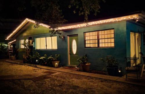 Edgewood Casa | Riverside Cottage in the City Woods