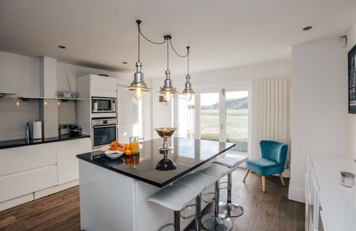 Marlow Casa | Riverside cottage - pet friendly, hot tub