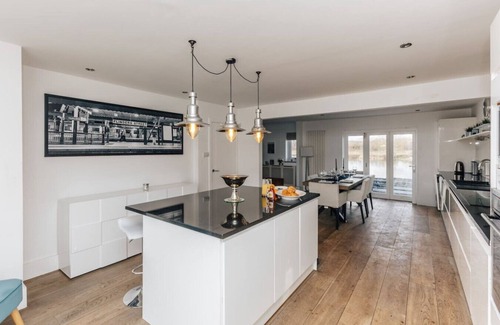 Marlow Casa | Riverside cottage - pet friendly, hot tub