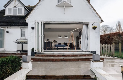 Marlow Casa | Riverside cottage - pet friendly, hot tub