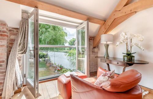 Wareham Casa | Riverside Cottage - Wareham