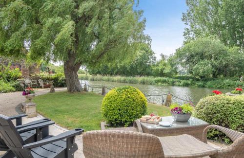 Wareham Casa | Riverside Cottage - Wareham
