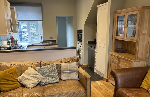 Staveley Cabaña | Riverside Cottage with bike storage - just 10 mins from Windermere
