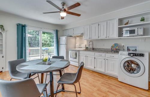 Coles Point Chalet De Esquí | Riverside Dreams -golfcart-views-screened porch