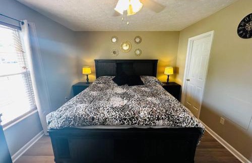 Sevierville Casa | Riverside Escape King Suite, and Queen Suite.