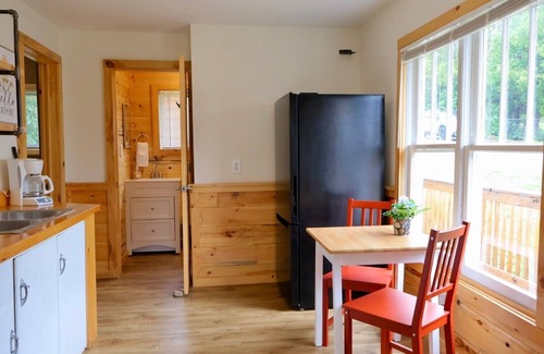 Indian River Cabina | Riverside Escape Perfect for Families & Friends