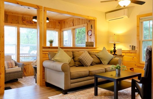 Indian River Cabina | Riverside Escape Perfect for Families & Friends
