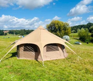 Hertford Otro | Riverside farm Yurt tent Hertford