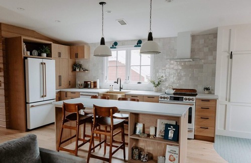 Carver Apartamento | Riverside Getaway - Rev Up, Connect, Rest