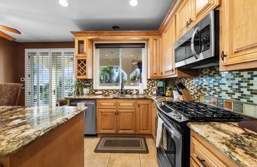 Estates at Canyon Crest Casa | ~Riverside Golden Hour Oasis~MovieTheater~Pool/Hot Tub