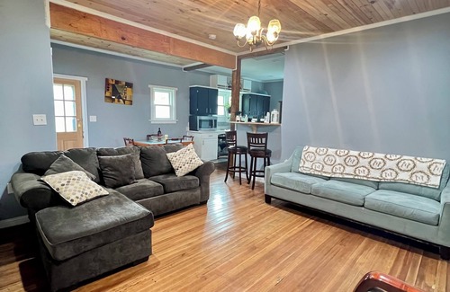 Belmont Historic District Casa | Riverside Home comfortable & cozy