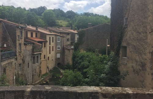 Puivert Casa | Casa junto al río, en un pueblo tranquilo, cerca del lago y restaurantes.