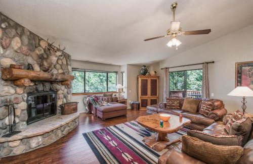 Ruidoso Casa | Riverside House