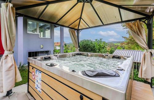 Karlovac Casa | Riverside House with Pool and Hot Tub - Happy Rentals