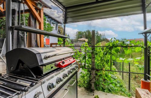Karlovac Casa | Riverside House with Pool and Hot Tub - Happy Rentals