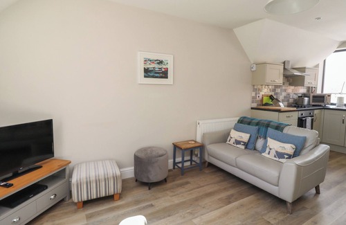 Alnmouth Cabaña | RIVERSIDE LODGE, family friendly, country holiday cottage in Alnmouth