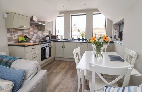 Alnmouth Cabaña | RIVERSIDE LODGE, family friendly, country holiday cottage in Alnmouth