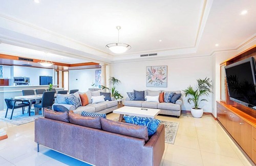 Bicton Casa | Riverside Luxury Residence - Executive Escapes