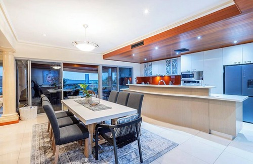 Bicton Casa | Riverside Luxury Residence - Executive Escapes