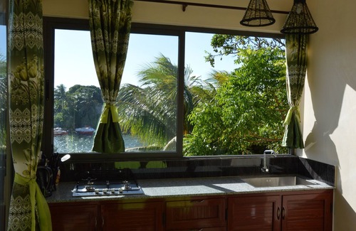 Grand River South East Casa | Riverside Holiday Home
