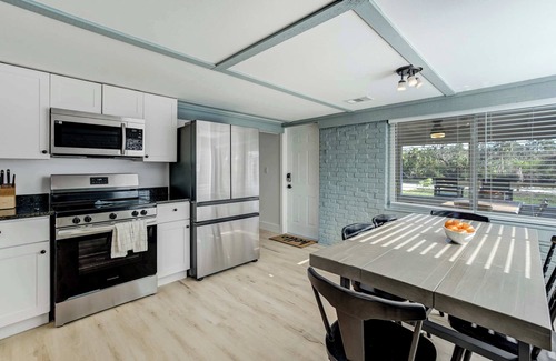 Braden River Casa | Riverside Oasis! Home w Tiki Hut & Firepit