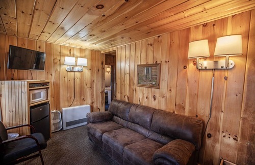 Lincoln Cabina | RIVERSIDE RELAXATION: The Moose Antler at the PEMICABINS