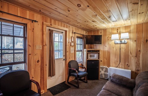 Lincoln Cabina | RIVERSIDE RELAXATION: The Moose Antler at the PEMICABINS