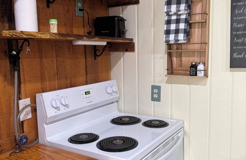 Albany Casa | Riverside Rest - 27 miles from Durant - King Bed- horse lot on property