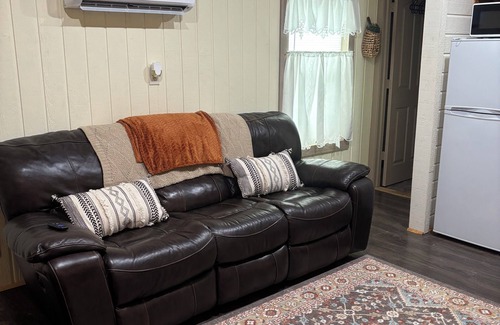 Albany Casa | Riverside Rest - 27 miles from Durant - King Bed- horse lot on property