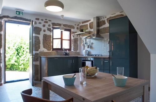 Vila do Mato Cabaña | Riverside retreat: 3 bedroom getaway on the river Mondego.