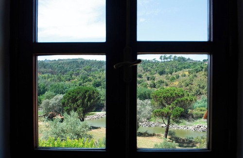 Vila do Mato Cabaña | Riverside retreat: 3 bedroom getaway on the river Mondego.