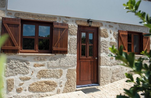Vila do Mato Cabaña | Riverside retreat: 3 bedroom getaway on the river Mondego.