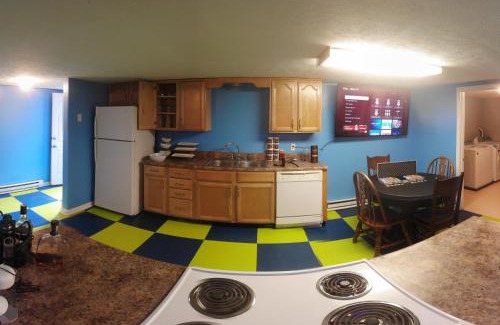 North Tazewell Casa | Riverside Retreat and Arcade