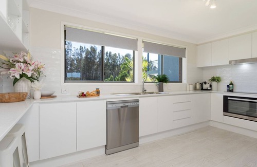 Coolangatta Casa | Riverside Retreat, Coolangatta, near Seven Mile Beach