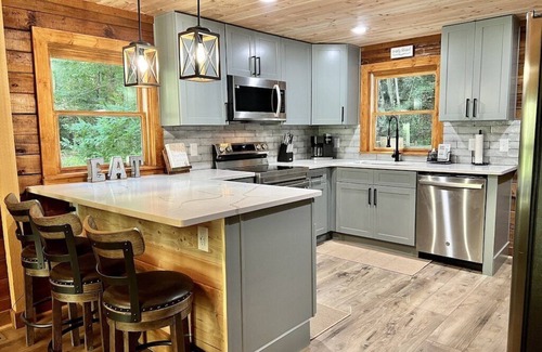 Ellijay Cabina | Riverside Retreat Cartecay, Hot Tub, Fire Pit, Gameroom