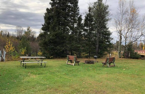 Long Lake Cabina | Riverside Retreat - Cozy Cabin #2