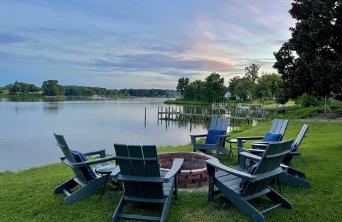 Hague Casa | Waterfront 3-Bed Oasis Perfect for City Getaway