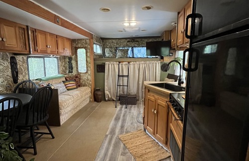 Ridge Manor Casa | Riverside Retreat, Kayak, Swin, Fish
